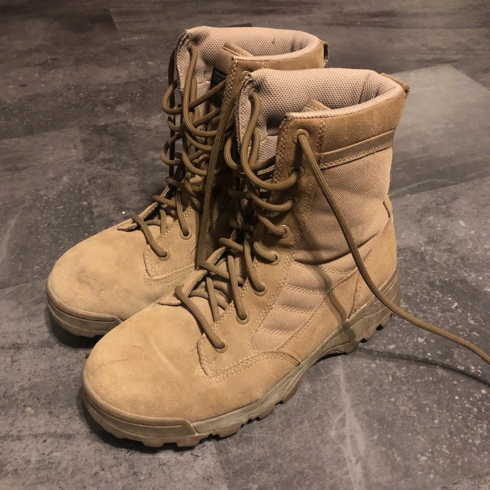 Combat boots